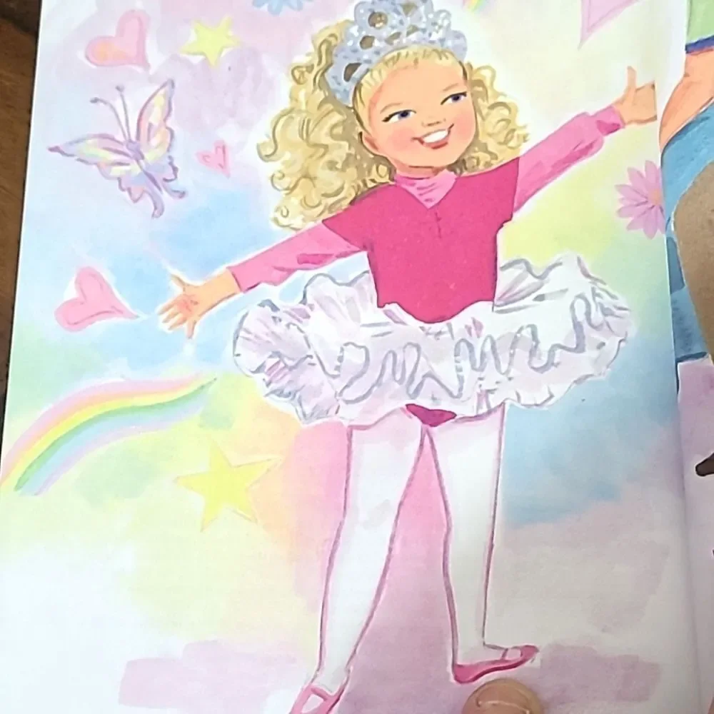 A Little Golden Book Biography of Taylor Swift, NWOT - Picture 6 of 7
